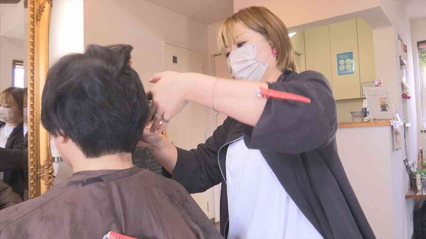 全国でわずか43人…「再現美容師」　がん治療の副作用に悩む人に寄り添い、髪形の「再現」に挑む