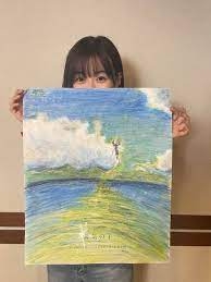 森七菜、自ら描いた芸術的な“空の絵”公開 『天気の子』地上波放送を前に新聞広告企画で