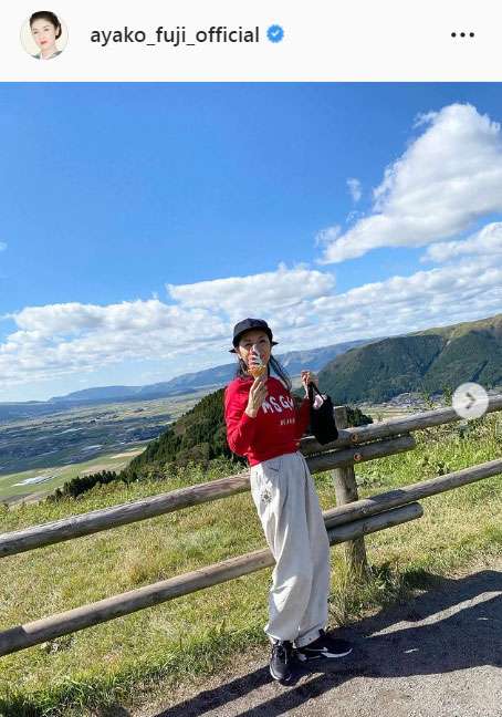 藤あや子、熊本・阿蘇の旅「大自然のパワーをたっぷりいただきました」くまモンと2ショットも