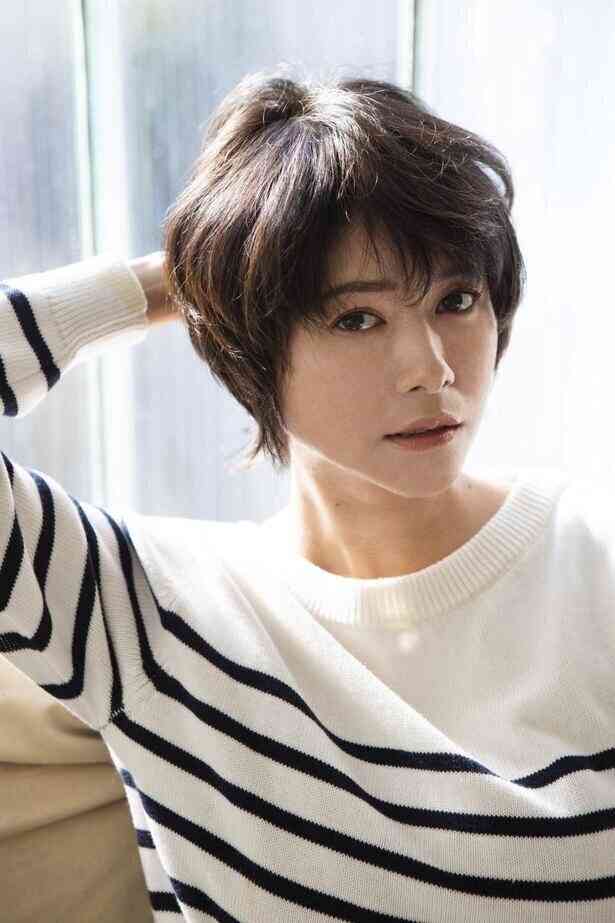 40歳・真木よう子、金髪→青髪に変身 「カッコいい」「凄くお似合い」「素敵すぎ」と絶賛