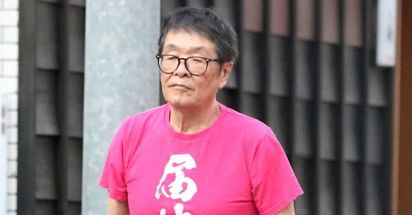 仲本工事さん死去翌日に“ゴミ屋敷別居”妻が「戒名料を山分け」密談…事務所への不満も | 女性自身