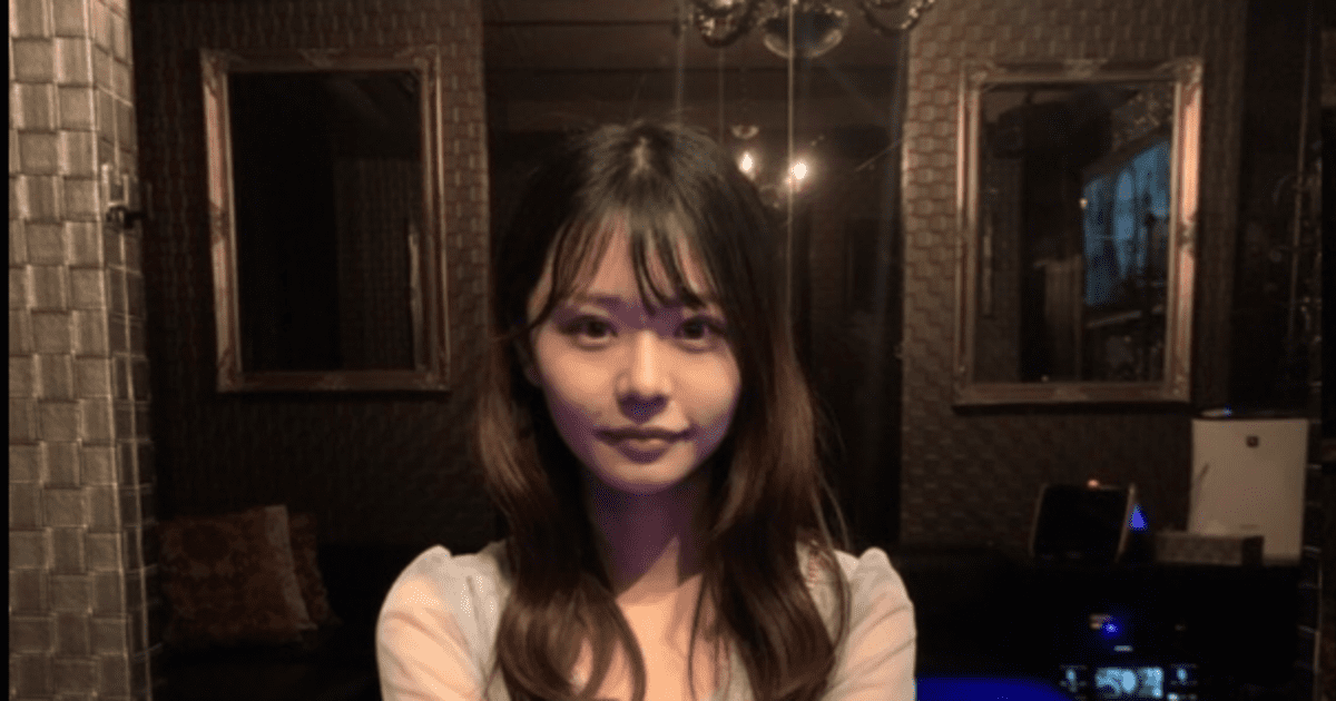 お店で社長にスカウトされ…浅倉唯「ラウンジ嬢時代のドレス写真」 | FRIDAYデジタル