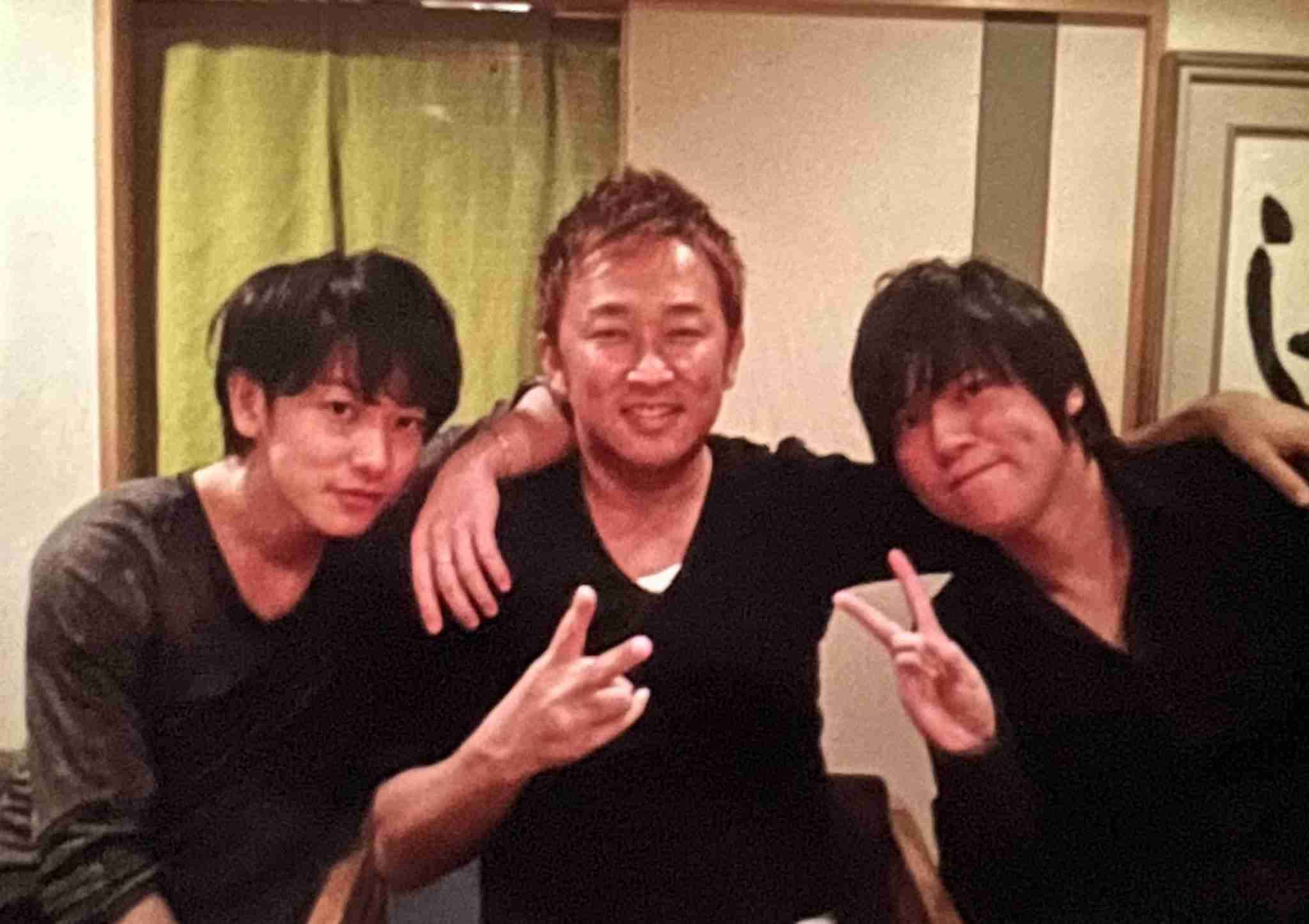 「浜辺美波」「川口春奈」「橋本環奈」暴露騒動の裏側　“ガーシー砲”が名指しする、芸能界を侵食する中国人「美魔女アテンダー」の正体