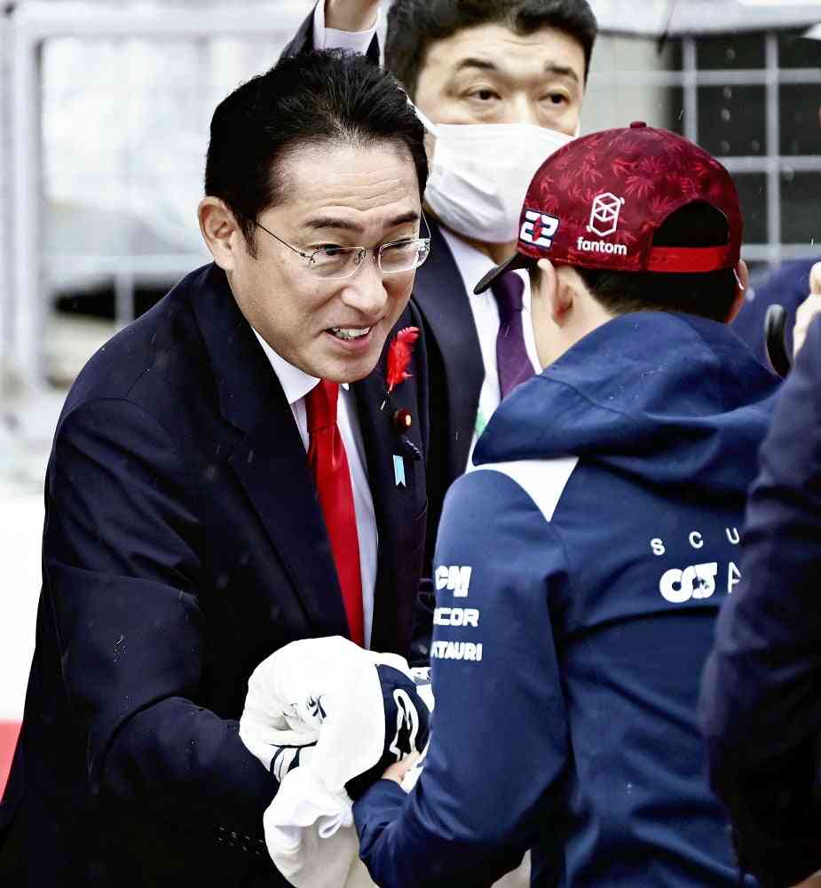 岸田総理「F1日本グランプリ」マスク外して視察　イベント活性化に期待