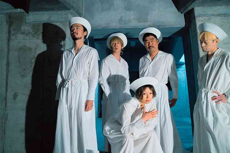 「世界が腐っていてもハッピーに」椎名林檎の境地。｜Music Sketch｜madameFIGARO.jp（フィガロジャポン）