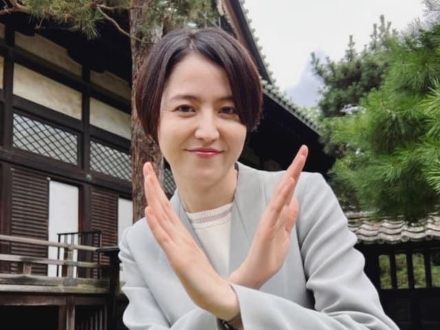 長澤まさみ、おちゃめポーズで主演ドラマオフショット公開