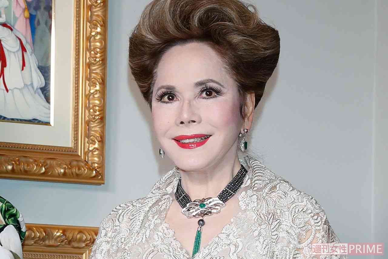 デヴィ夫人は30年前のドレスを着こなし、虫歯も入れ歯もない健康体！肌老化を防ぐ洗顔方法と「1日5回の歯磨き」 | 週刊女性PRIME