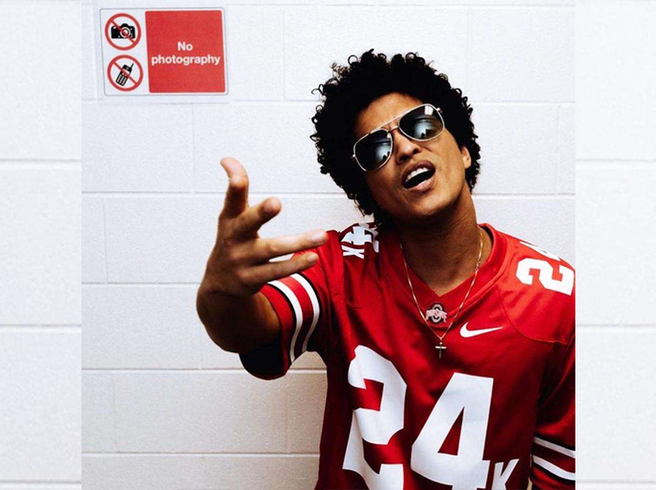 ブルーノ・マーズが「公演中にスマホを使わないで欲しい」理由に胸キュン - フロントロウ -海外セレブ＆海外カルチャー情報を発信