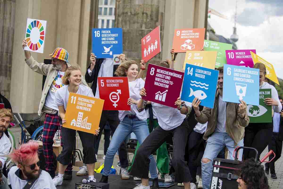 「これは世界的な洗脳です」 SDGsの取り組みを陰謀論扱いする若者たちの言い分 | マネーポストWEB
