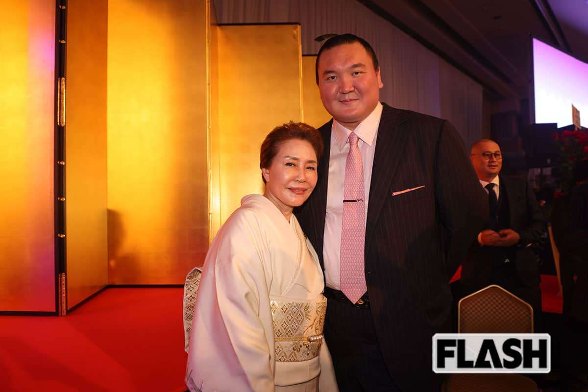 高島礼子、酒井法子、尾上菊五郎、コロッケ…クラブ界の“総理大臣”藤堂和子ママのパーティーに豪華メンバー2000人がずらり！