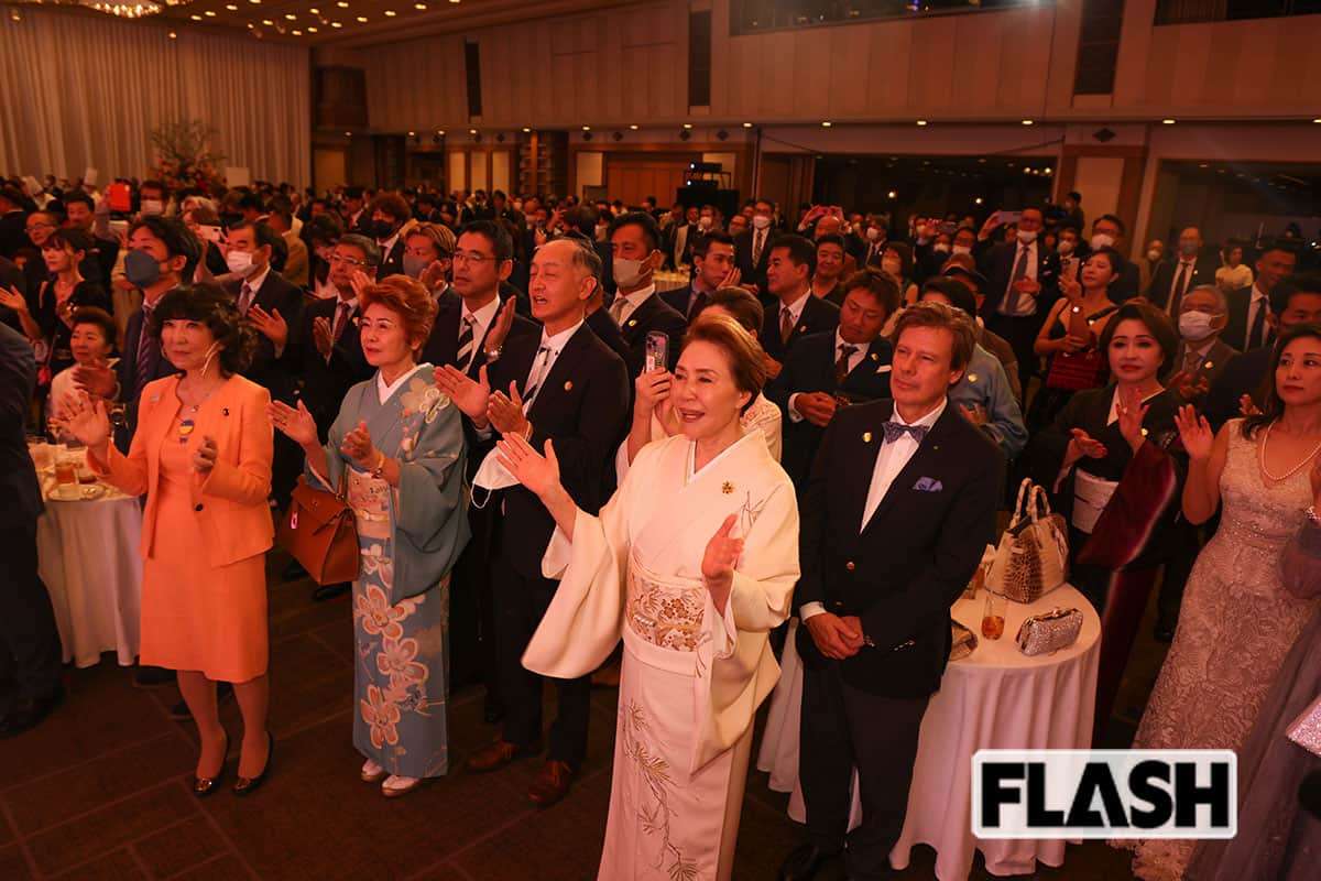 高島礼子、酒井法子、尾上菊五郎、コロッケ…クラブ界の“総理大臣”藤堂和子ママのパーティーに豪華メンバー2000人がずらり！