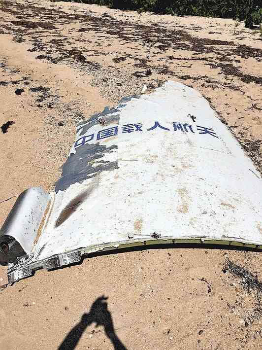 ロケットの破片か、沖縄・小浜島の海岸で発見…表面に「中国載人航天」と記載 : 読売新聞オンライン