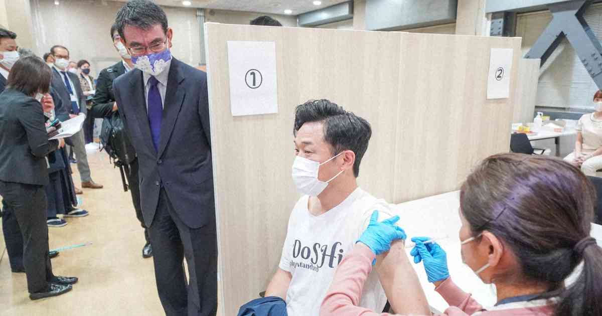 河野太郎担当相、吉本興業視察　「若者の接種促進に力を借りたい」 | 毎日新聞