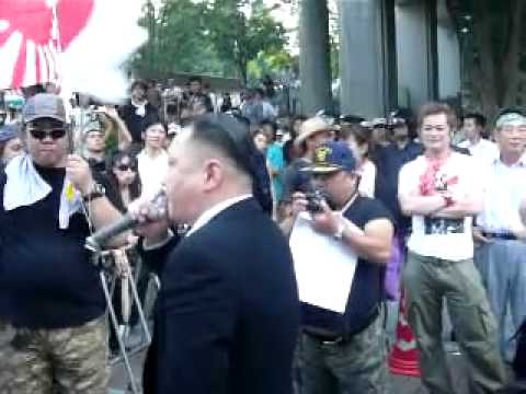 鳥肌実 - 靖国参拝2011 - YouTube