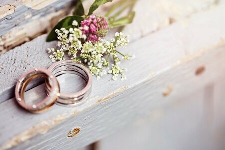 日本の「平均年収400万円台」もそろそろ結婚相手選びに女性は「年収を重視しない方がいい」理由5つ（LIMO） - Yahoo!ニュース