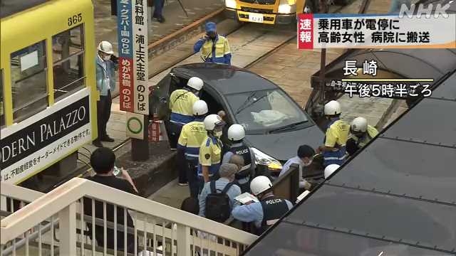 長崎駅前で乗用車が路面電車の停留所に衝突 車の女性２人搬送｜NHK 長崎県のニュース