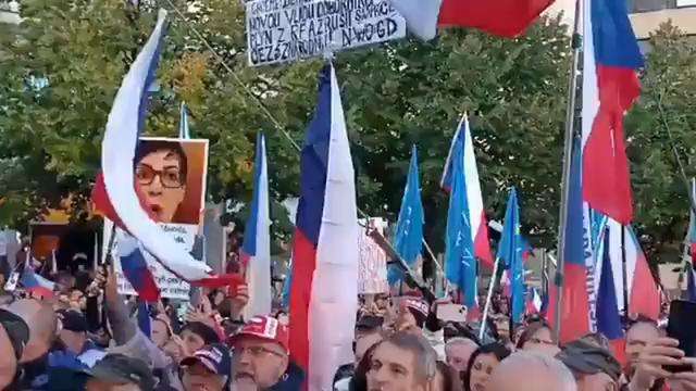 Thousands of people in Prague against the EU/NATO. They want to end the sanctions against Russia!