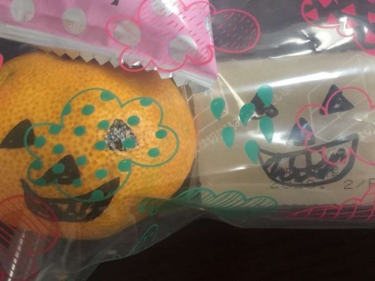 ハロウィンに突然来た子供の友達。お菓子がなくて“まさかの食べ物”を渡すハメに | 女子SPA！