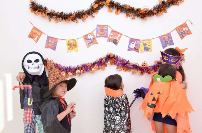 ハロウィンに突然来た子供の友達。お菓子がなくて“まさかの食べ物”を渡すハメに