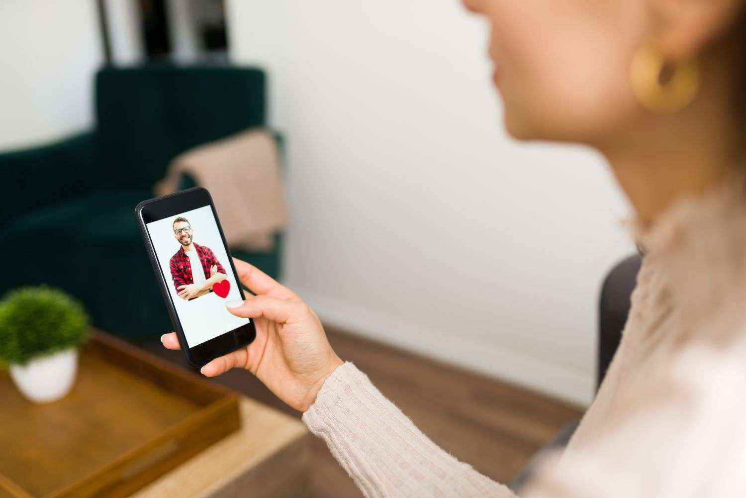 43歳女性がTinderで結婚。遊び人ばかりじゃないの?と聞いたら意外な答えが