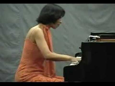 Chihiro plays Clair de Lune by Debussy - YouTube