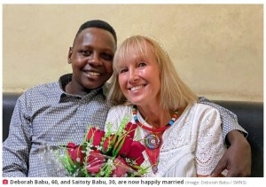 恋に落ちた彼は30歳年下のマサイ族 結婚してタンザニアで暮らす60歳の米国人女性