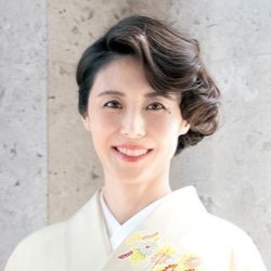 松嶋菜々子さん、重厚な「西陣織の帯」を美しく着こなし！娘の成人式に向け着物選びも（婦人画報） - Yahoo!ニュース