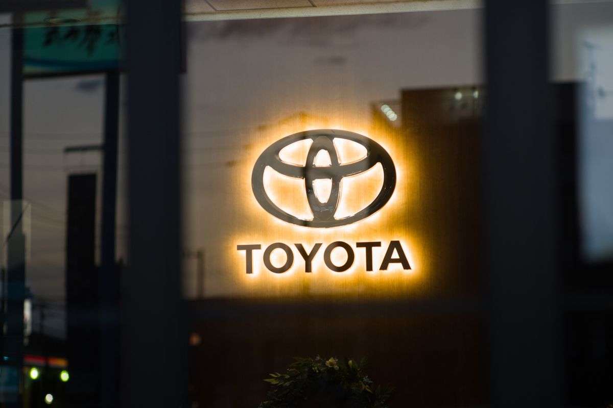 トヨタ、４－６月は大幅営業減益に－資材高騰や生産停滞が響く - Bloomberg