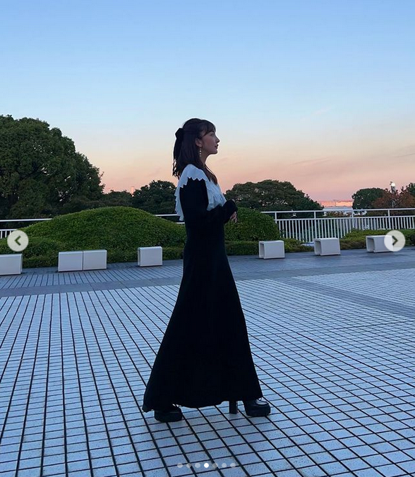 板野友美、大人可愛い着こなし！フリルニットドレス姿に感嘆の声「綺麗さがレベルアップしたような」