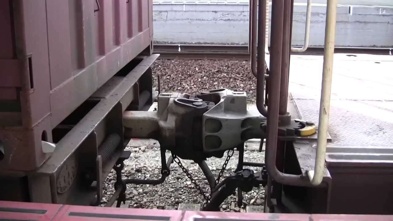 貨物列車 発車時の衝撃 - YouTube