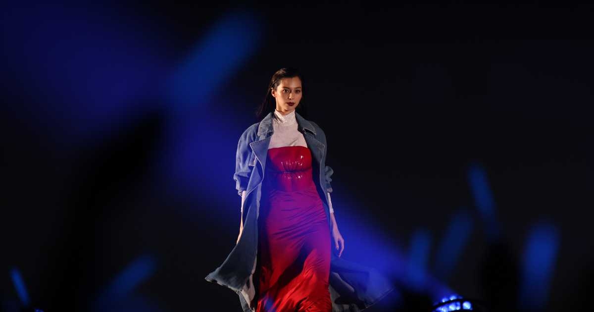 中条あやみ、交際報道後初の公の場　TGCトップバッターでランウェイ闊歩し笑顔「盛り上がりがすごい」