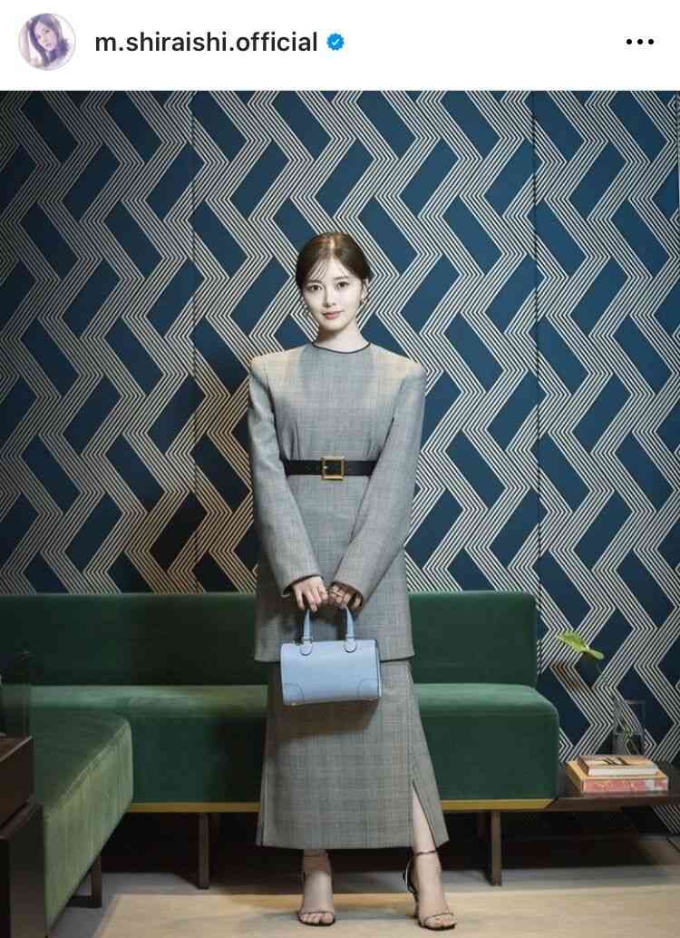 白石麻衣、展示会訪れた最新ショットに「世界一美しい」「額縁に入れたい」とファンため息