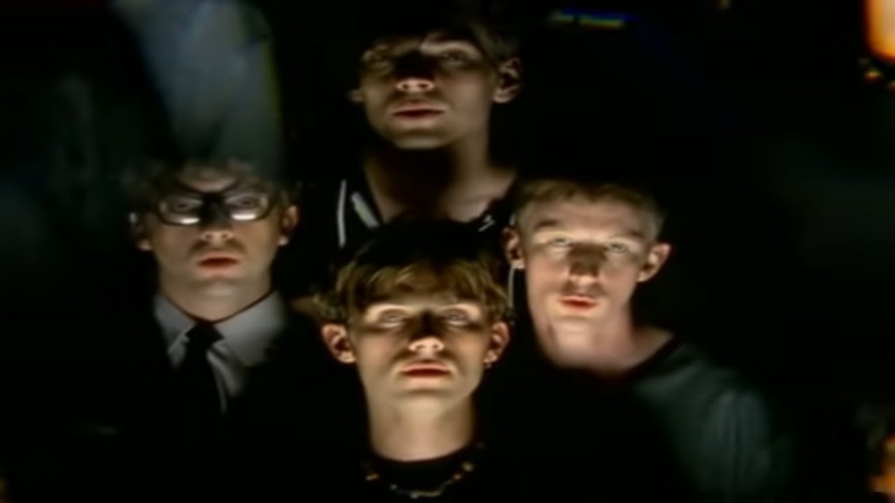 Blur - Country House (Official Music Video) - YouTube
