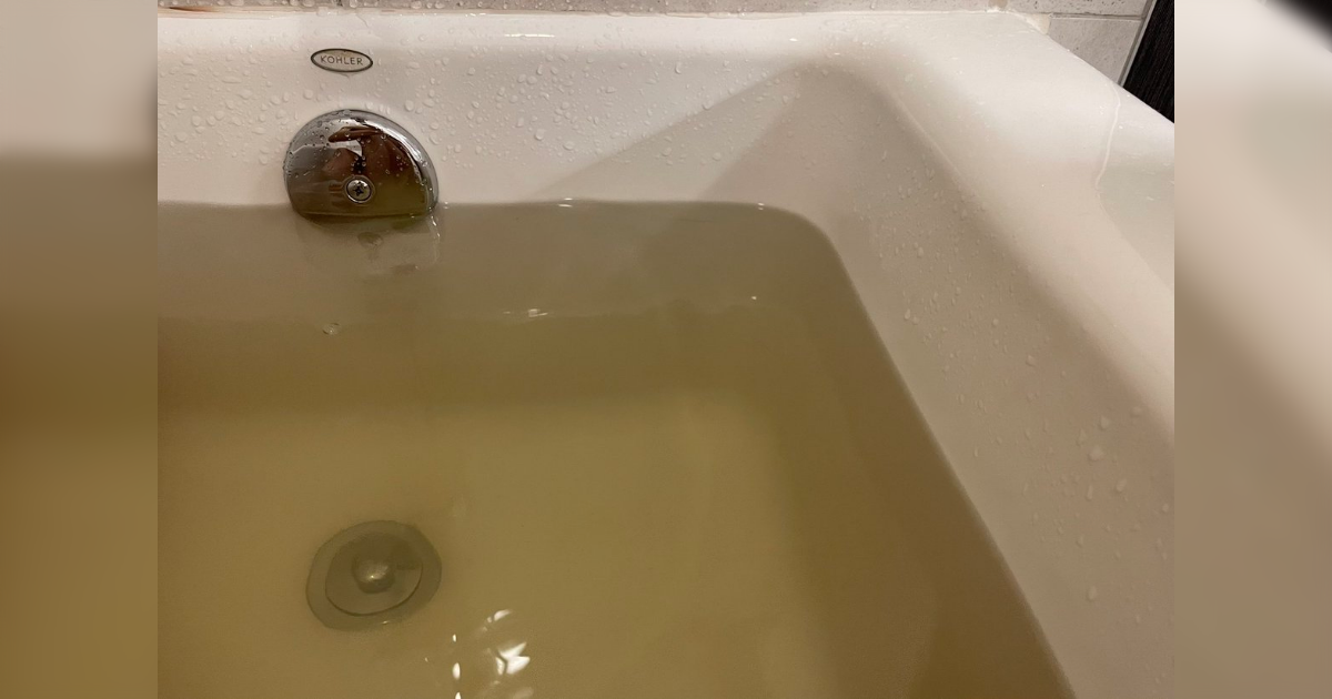 ニューヨークの四つ星ホテルで湯船に水を溜めたら、水の色が渋すぎてもはや天然温泉みたい - Togetter