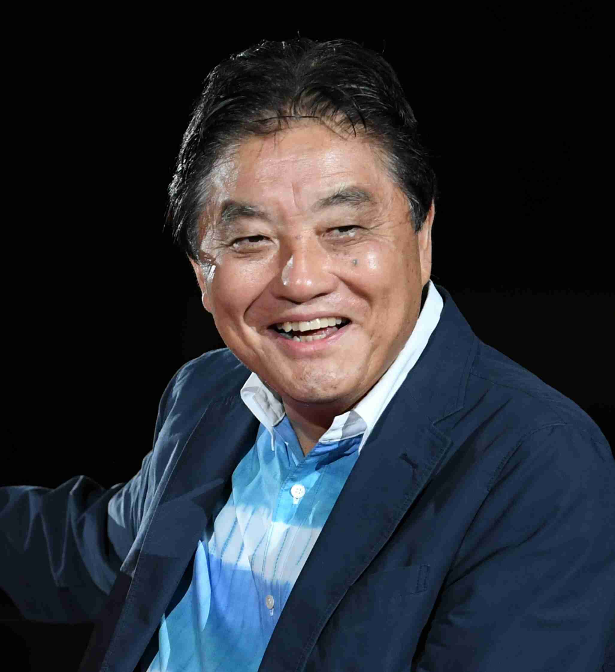 河村たかし市長、アイドル隣で卑猥ポーズ？　写真物議も...市は悪意否定「指ハートできなかっただけ」: J-CAST ニュース