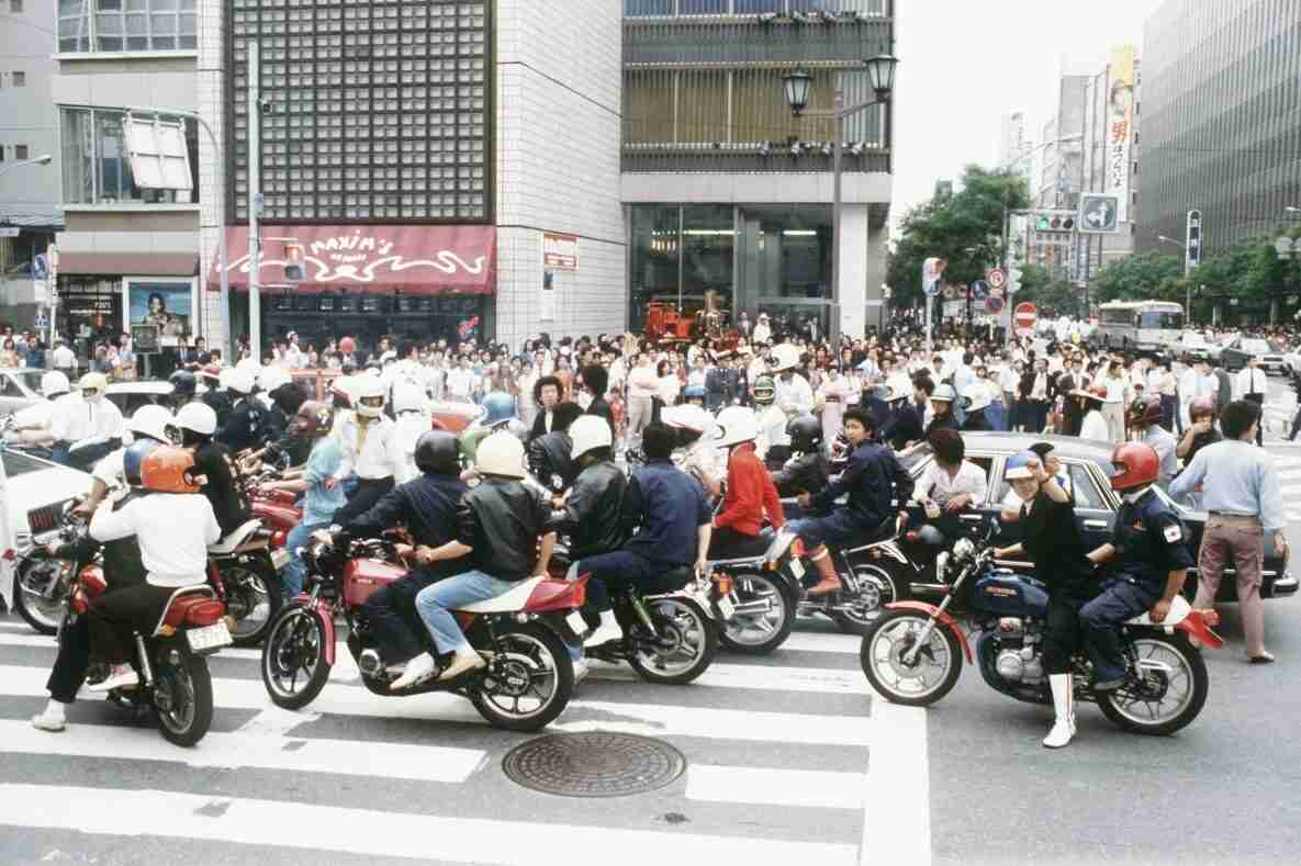 オラオラ系ブームから10年が経ち、当時入れた和彫りのタトゥーを後悔する人たち｜NEWSポストセブン