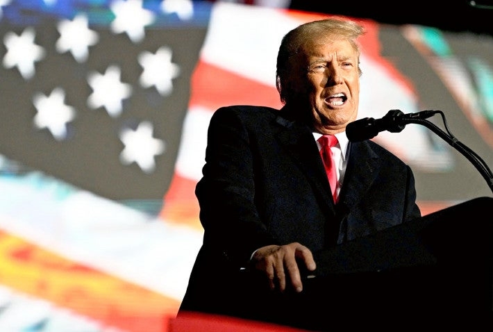 トランプ氏、大統領選出馬を示唆「１５日に大きな発表行う」…会場から「ウォー」大歓声 : 読売新聞オンライン