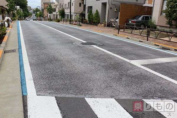 幅10cm、通行至難の自転車レーン？　その正体は | 乗りものニュース