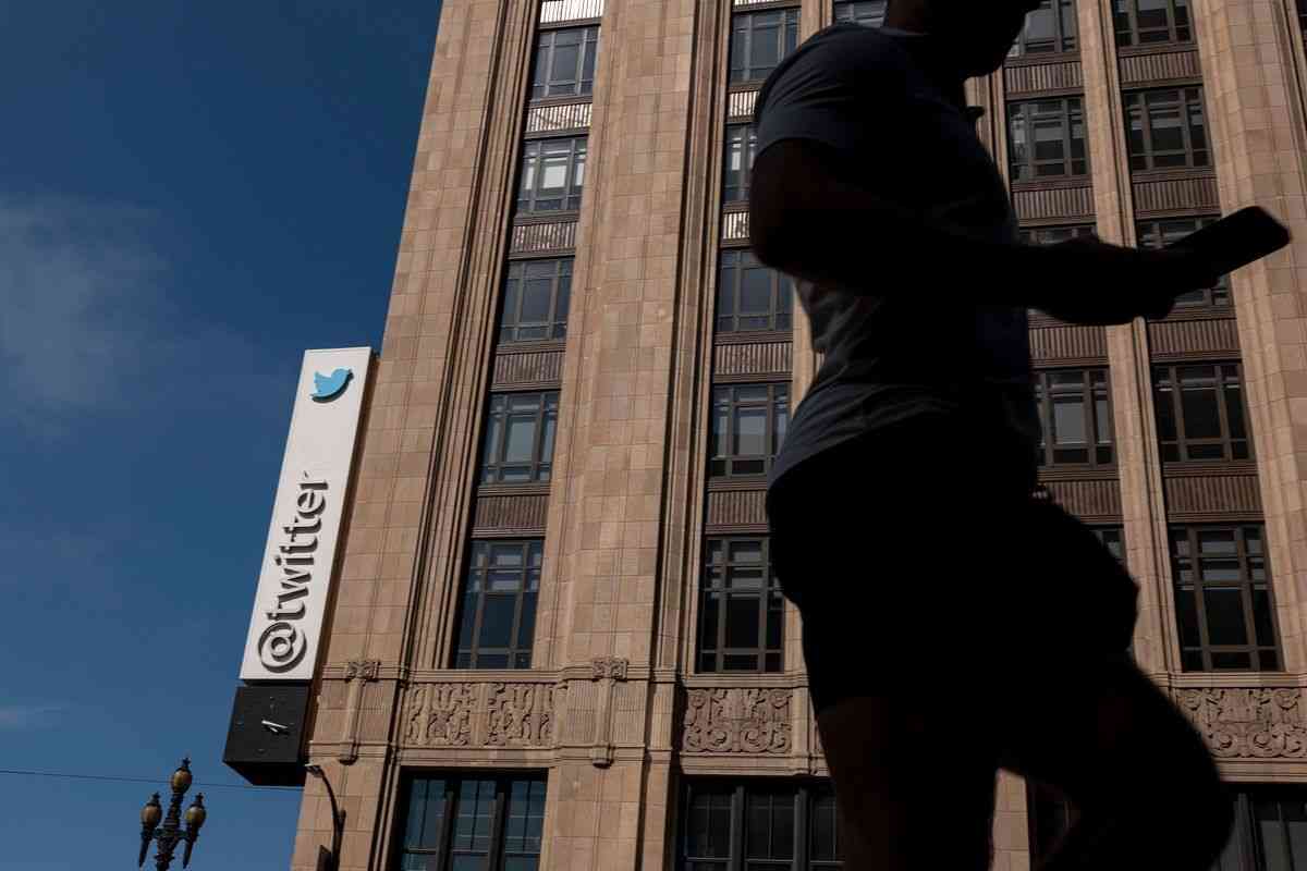ツイッター、いったん解雇の従業員の一部に会社復帰を要請－関係者 - Bloomberg