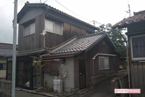 包丁置いて「はよ、死ねや！」母を死に追い込んだ疑いの54歳長男が悔やむ“空白の3時間”と不吉な納屋(2022年8月28日)｜ウーマンエキサイト(3/4)