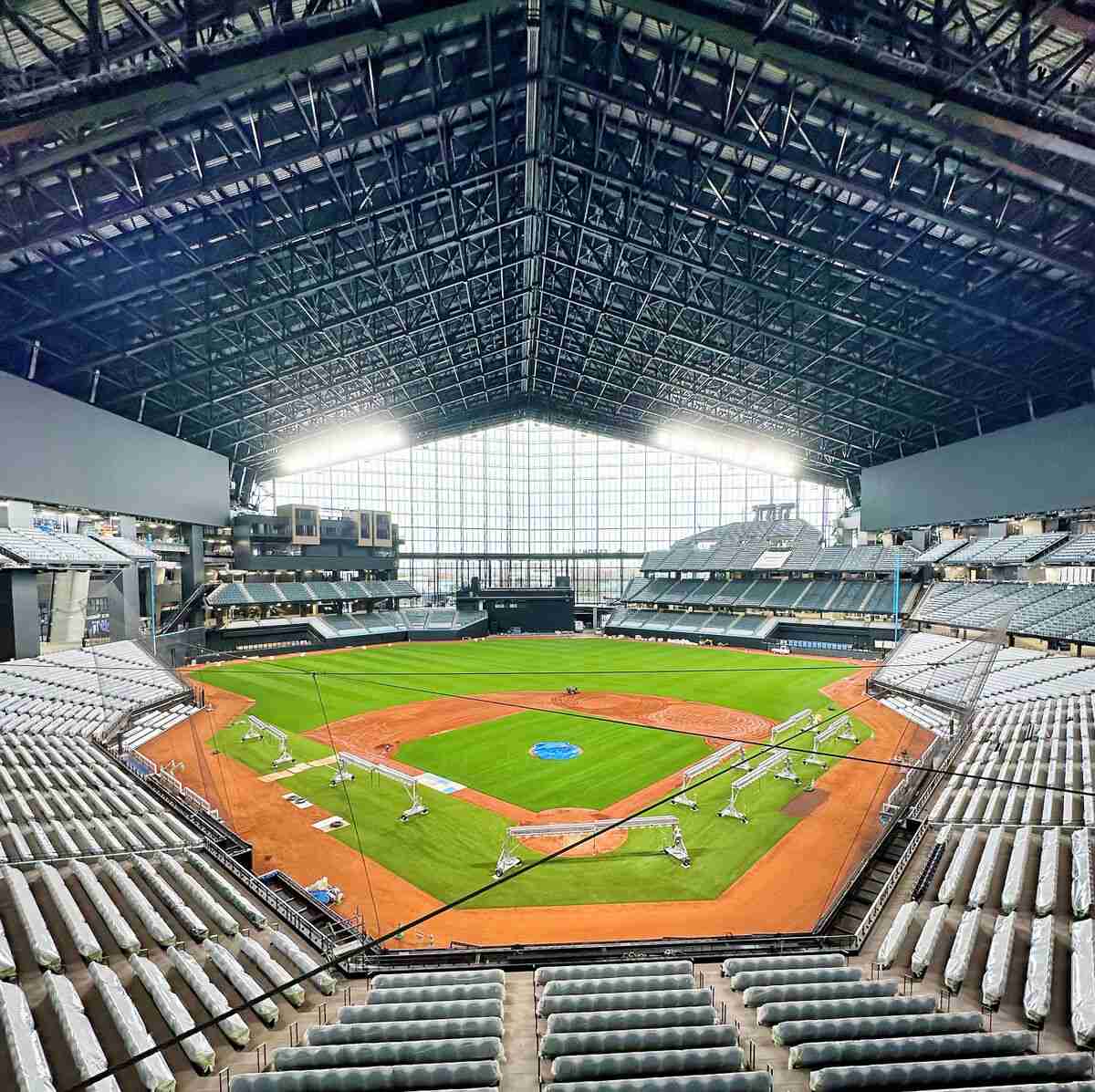 【日本ハム】新球場ファウルゾーン狭すぎ問題、来季はそのまま試合開催へ　２３年オフから改修へ : スポーツ報知