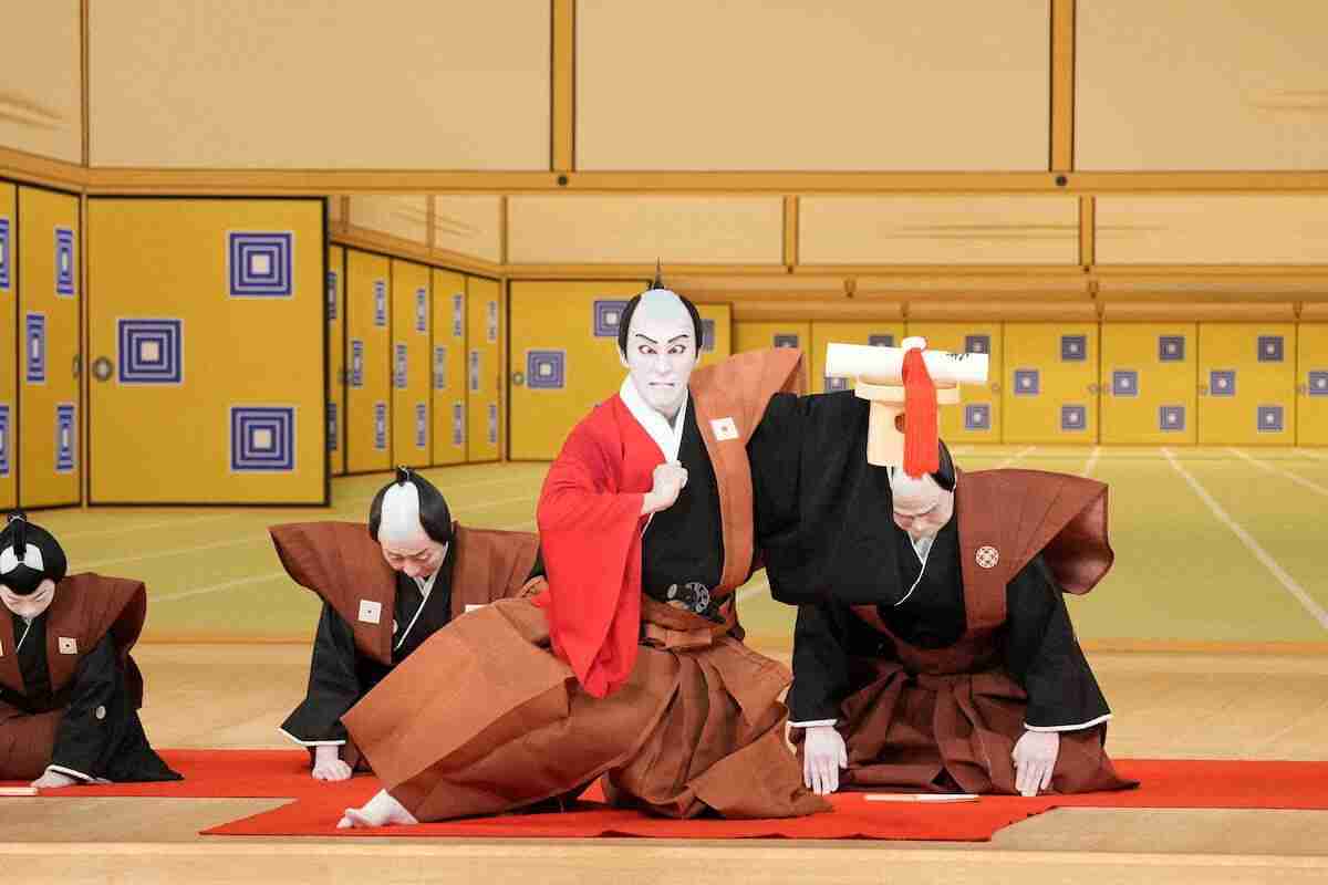 十三代目市川團十郎、襲名披露口上で力強い決意　初「にらみ」披露に満員観客から大拍手
