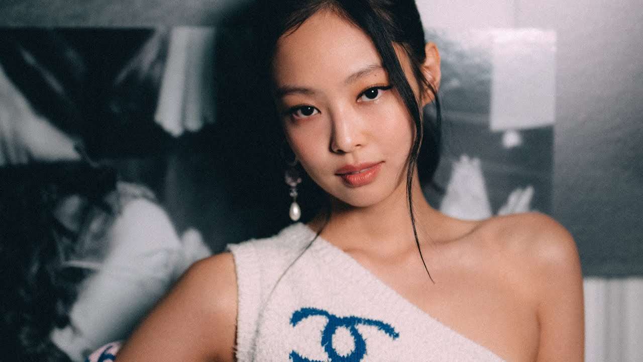 JENNIE at the CHANEL Spring-Summer 2023 Ready-to-Wear Show — CHANEL Shows - YouTube