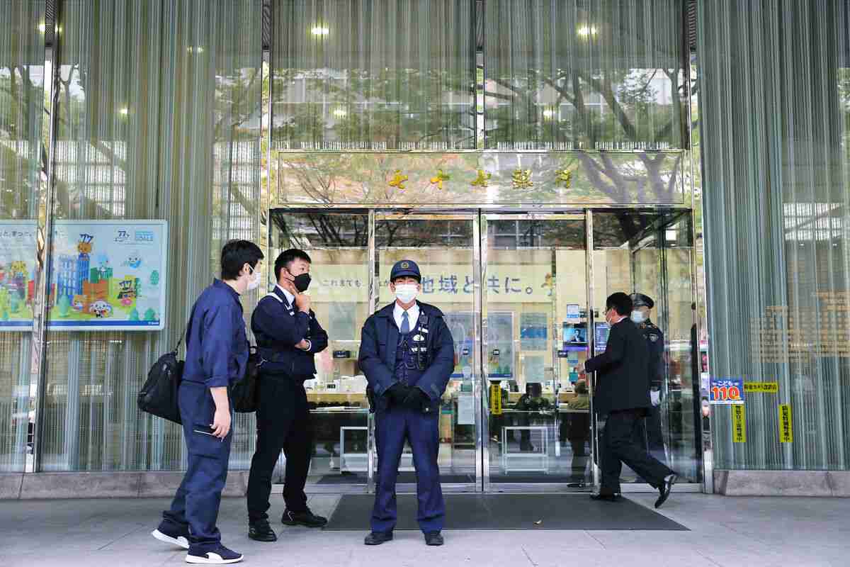 【更新】「爆弾を持っている」七十七銀本店で強盗未遂　容疑の６０代男逮捕　仙台 | 河北新報オンライン