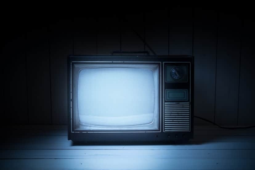 テレビが勝手に付く…