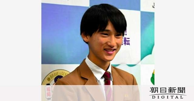 雨の夜、踏切内にたたずむ女性　男子中学生は服をつかんで引っ張った