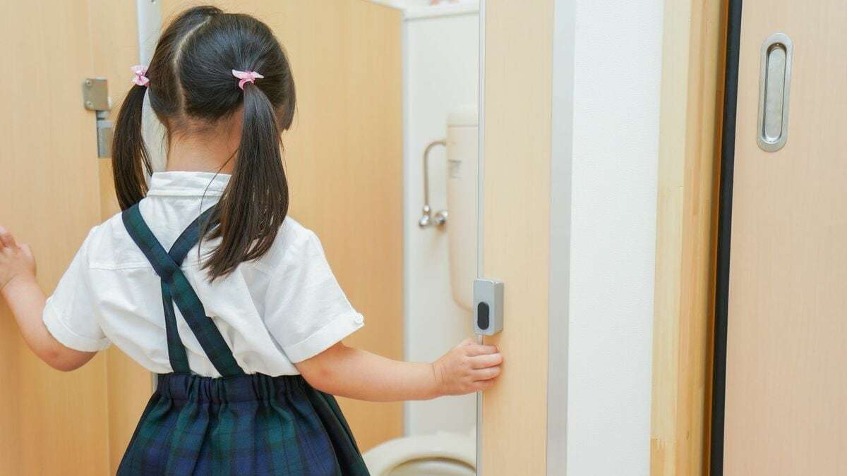 「トイレをがまんする子」の見過ごせない健康問題 小学生の6人に1人が「便秘状態」という衝撃事実