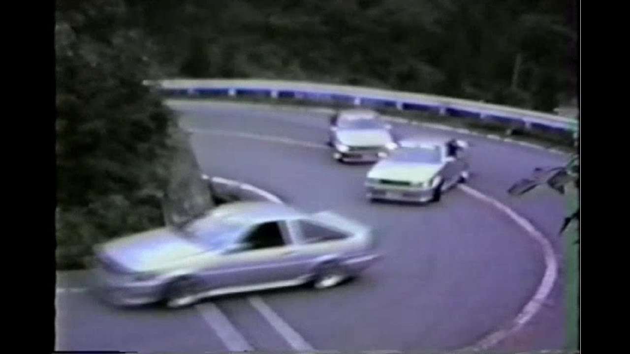 Japanese Street Drift at TSURU TOUGE《1993年 鶴峠ドリフト》 - YouTube