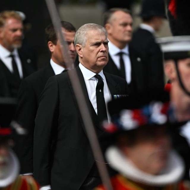 チャールズ国王　公務を担わないアンドルー王子に英王室追放を通告　復帰の望み断たれ王族生活終焉