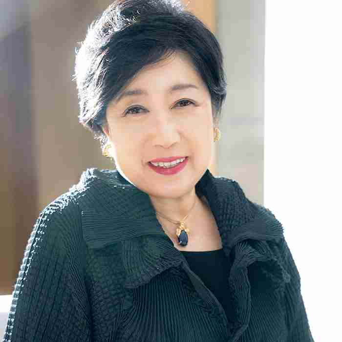 【小池百合子さん】闘う都知事「コスメは仕事スイッチを入れる美しい鎧です」 | 美ST ONLINE | 美しい40代・50代のための美容情報サイト 